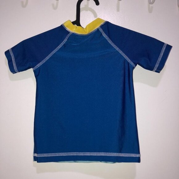 𝅺boy's Nickelodeon Pink Fong Baby Shark graphic performance t shirt Size 2T - Picture 2 of 3